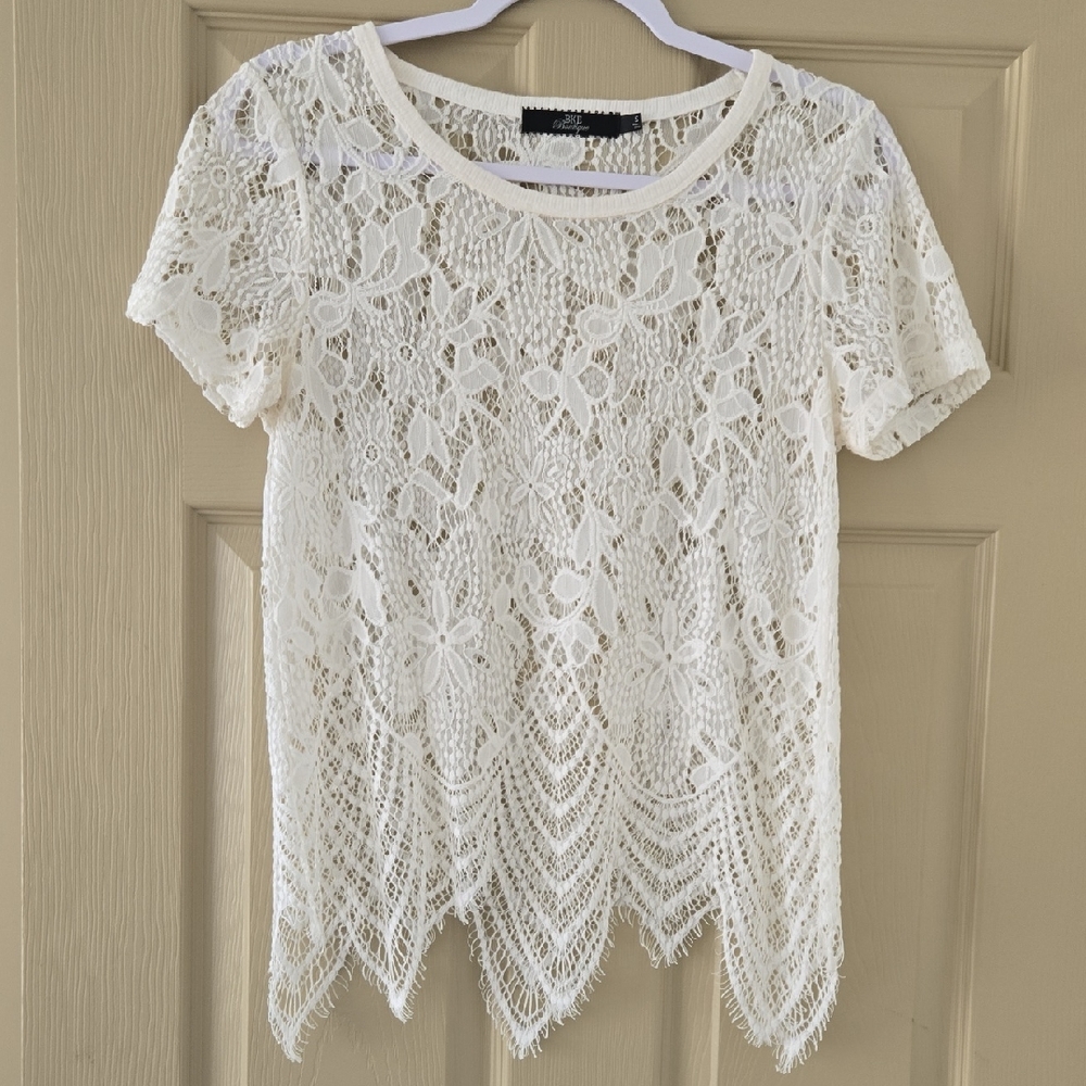 BKE Cream Lace Floral Blouse